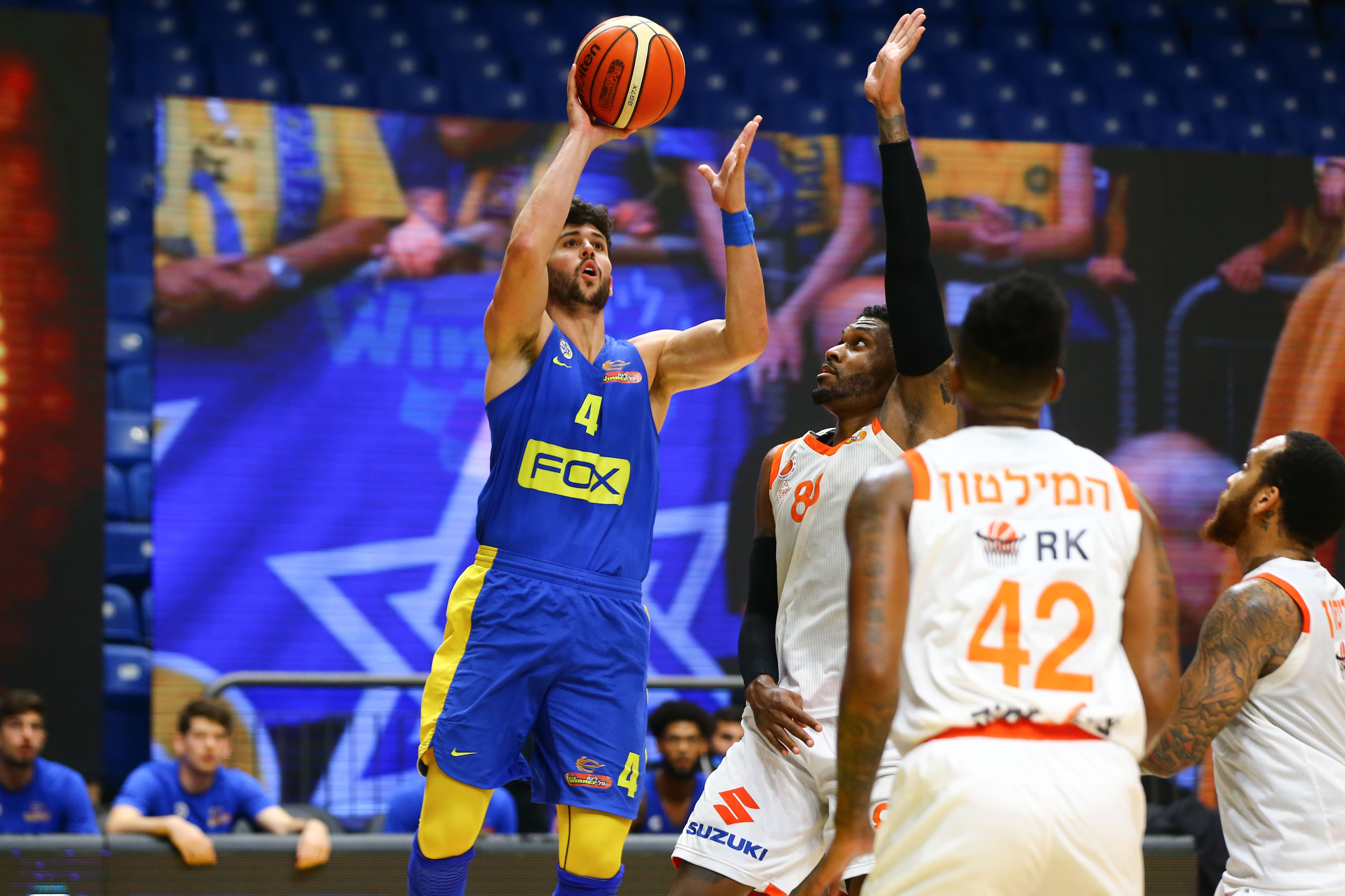 הערב: האלופה נגד סגניתה בחצי הגמר