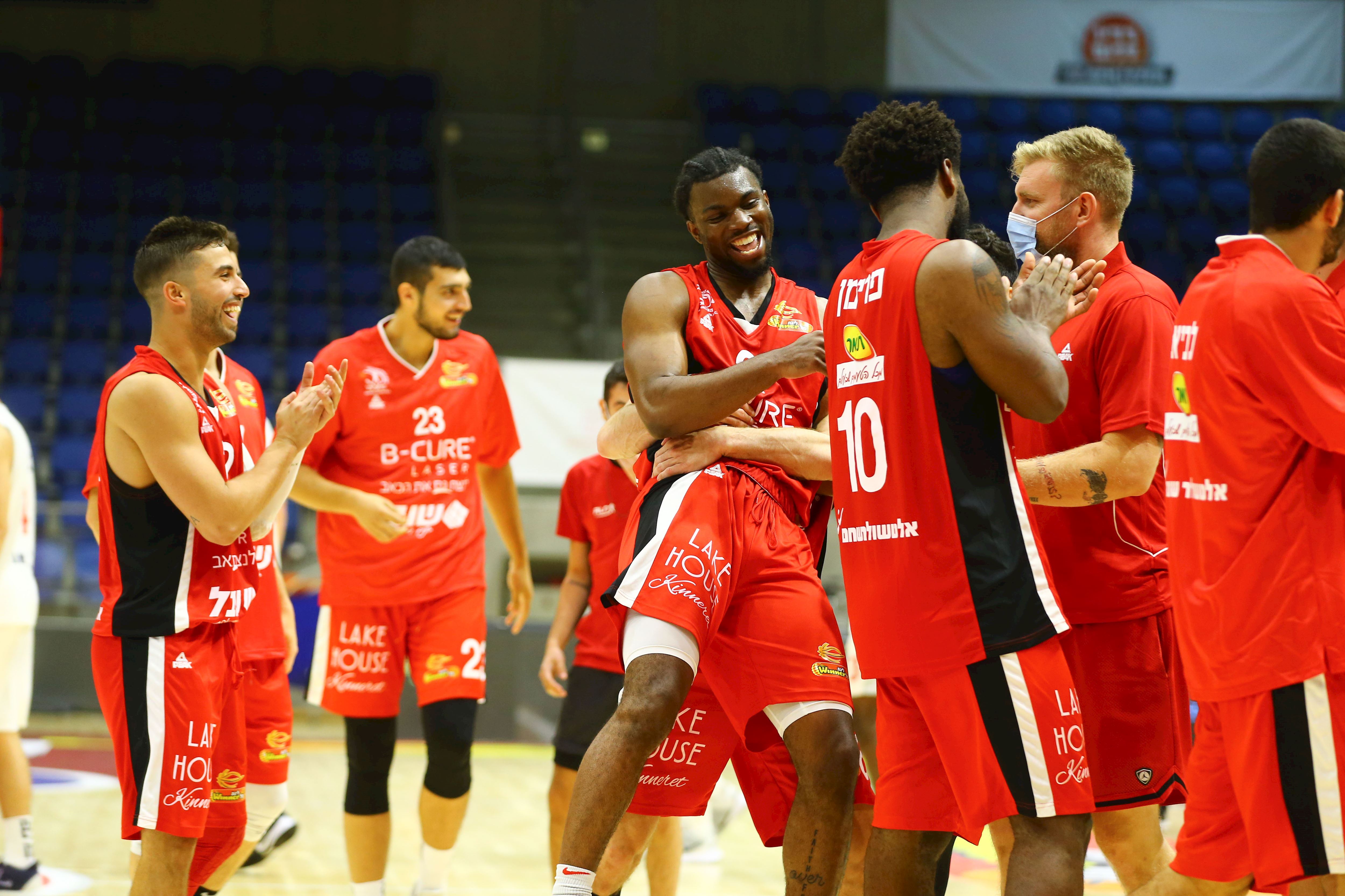 ווינר נולד: אוואנס כיכב בניצחון בקונכיה