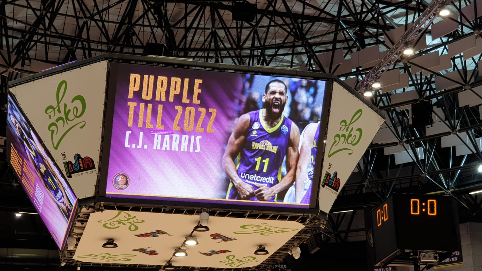 סי.ג'יי האריס נשאר סגול לעונה נוספת