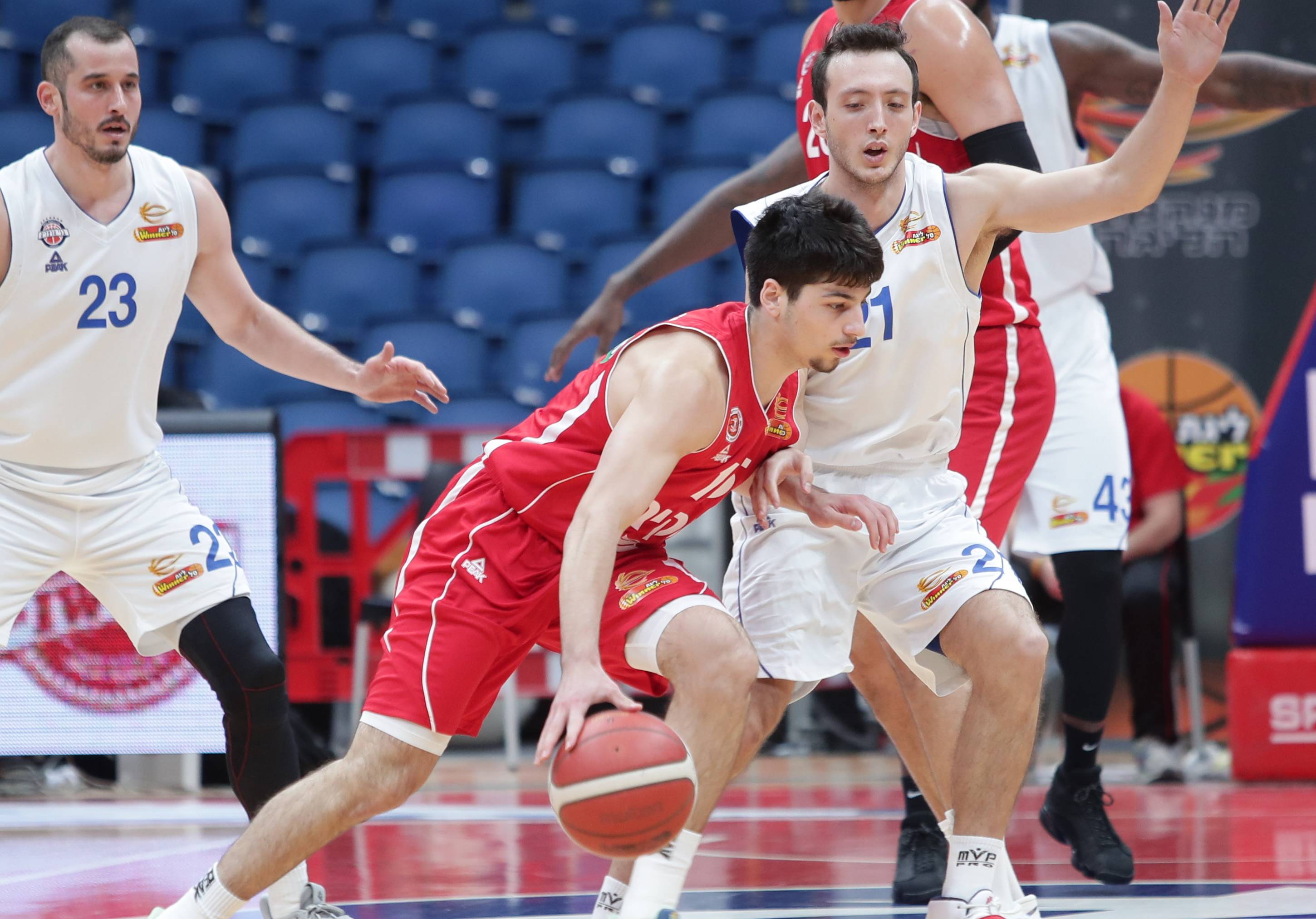 צפו: הופעה יפה ליובל שניידרמן הצעיר