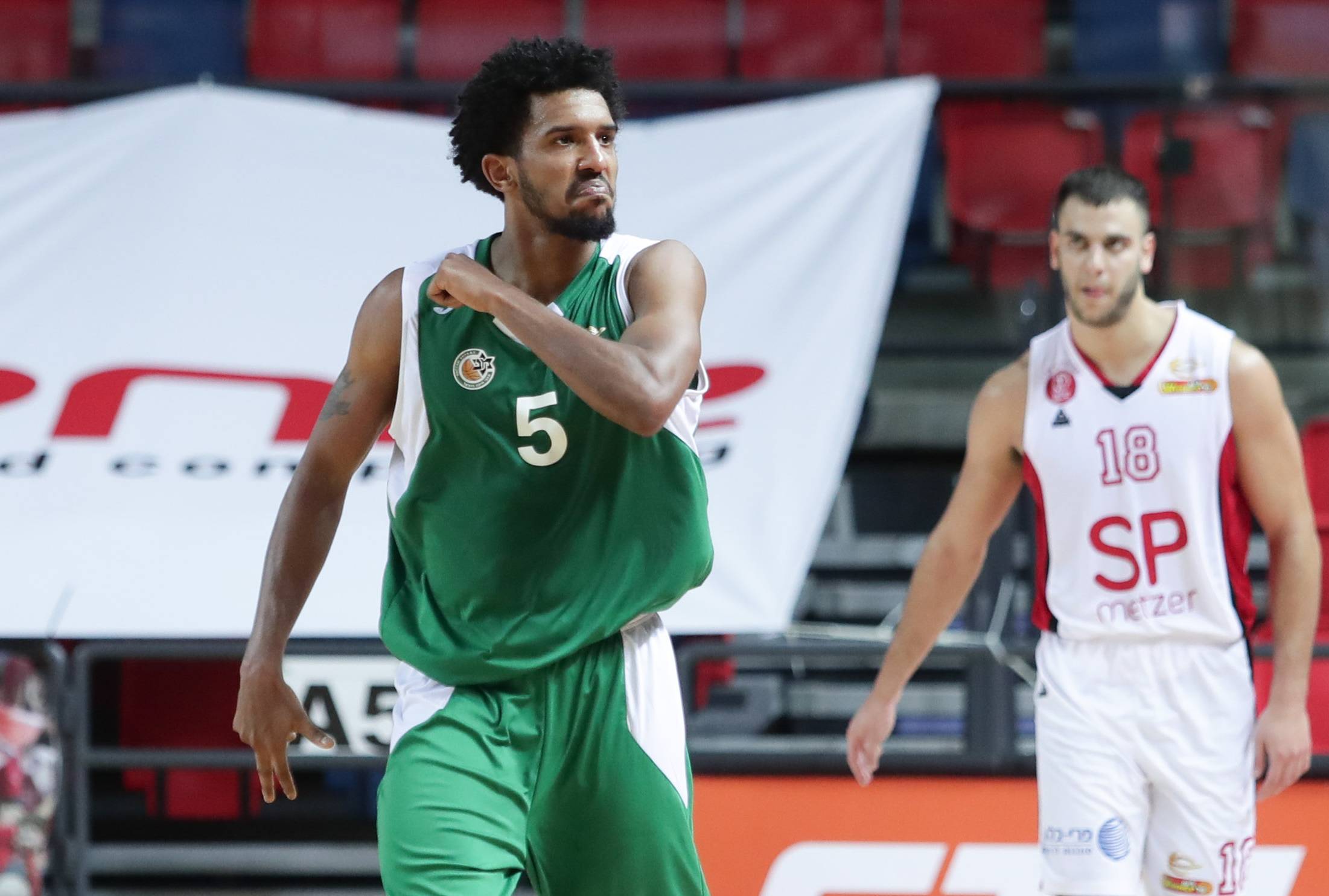 בריסקר חגג נגד האקסית, וי ראשון לירוקים