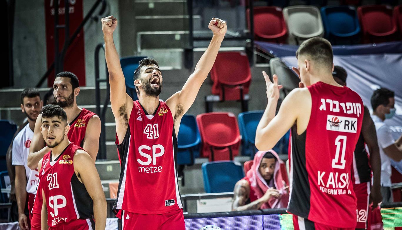 האדומים הרשימו בדרבי וכפו משחק שלישי