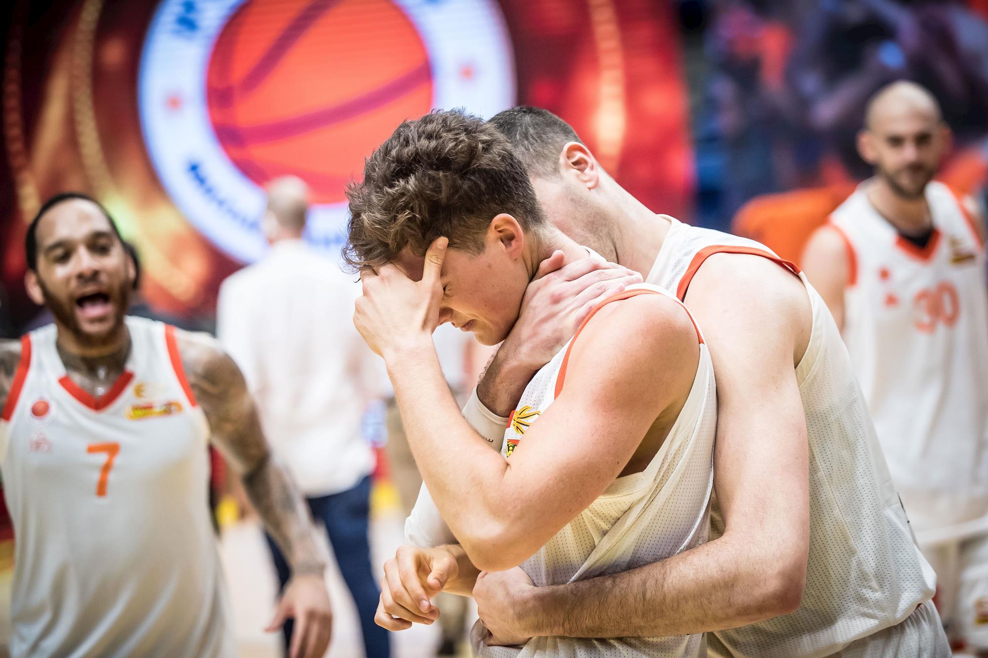 צפו: מצעד סלי הקלאץ' של אדם אריאל