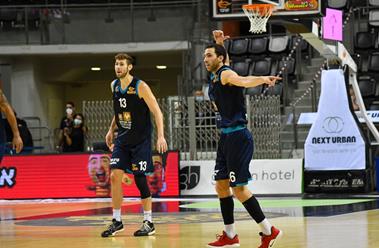 צפו: "המשוגע" ג'וניור מככב בהפועל אילת