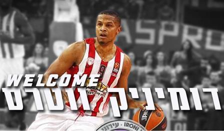 שוב בארץ, שוב בסגול: ווטרס חתם בנהריה