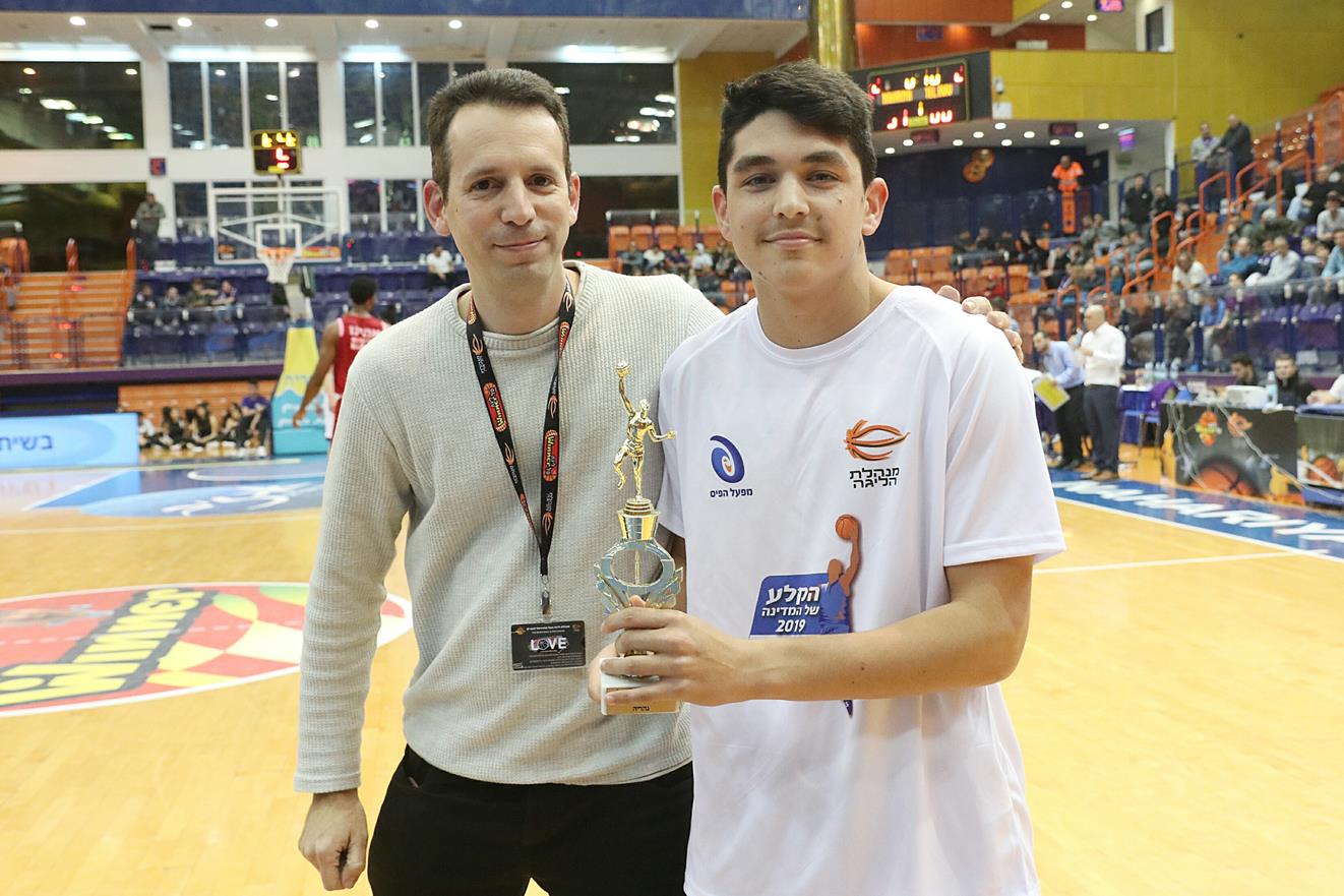 "הקלע של המדינה": סופר ניצח בנהריה