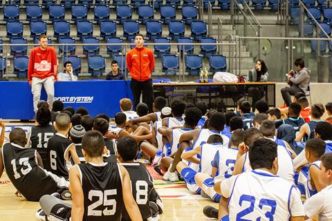 "שמחים לתרום מהזמן שלנו למען הקהילה"