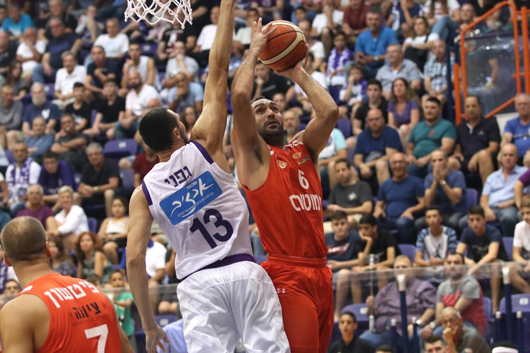 הערב: בכורה לג'יי.פי טוקוטו בלב המושבה