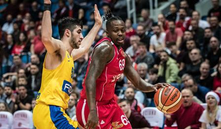 צפו: הצגה של ג'ייקובן בראון בקלאסיקו