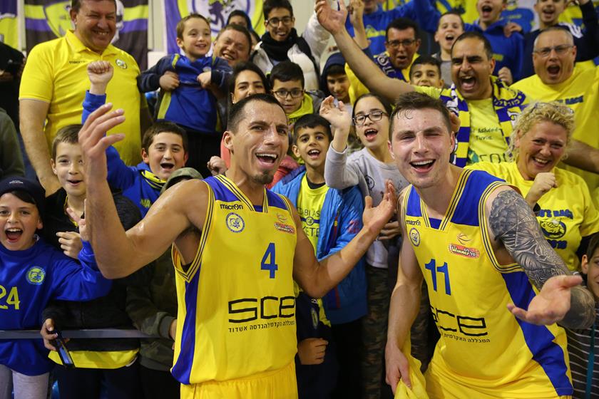 מנותקים: "הדולפינים" התרחקו מהתחתית