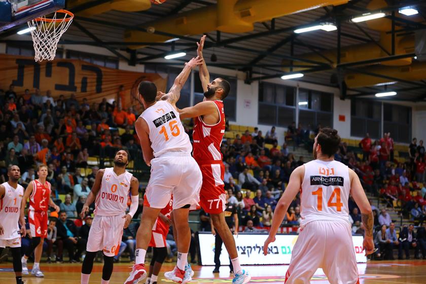 צפו: הקאמבק של רוברט רות'בארט