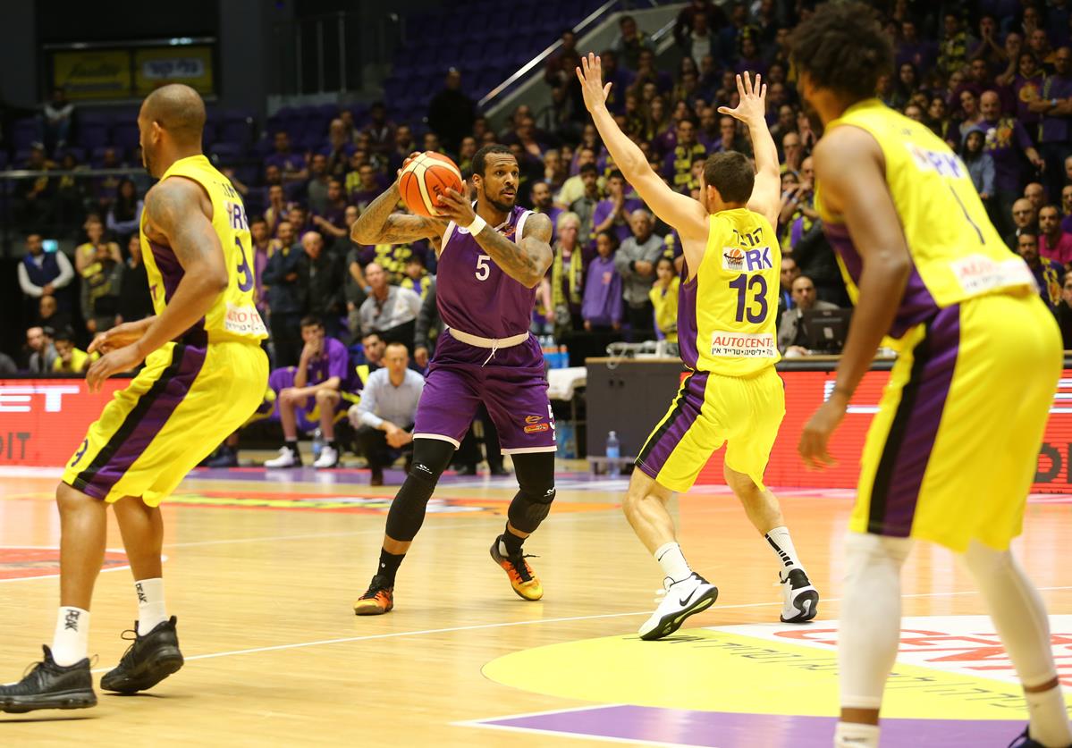 עובר דרומה: גילברט בראון חתם באילת