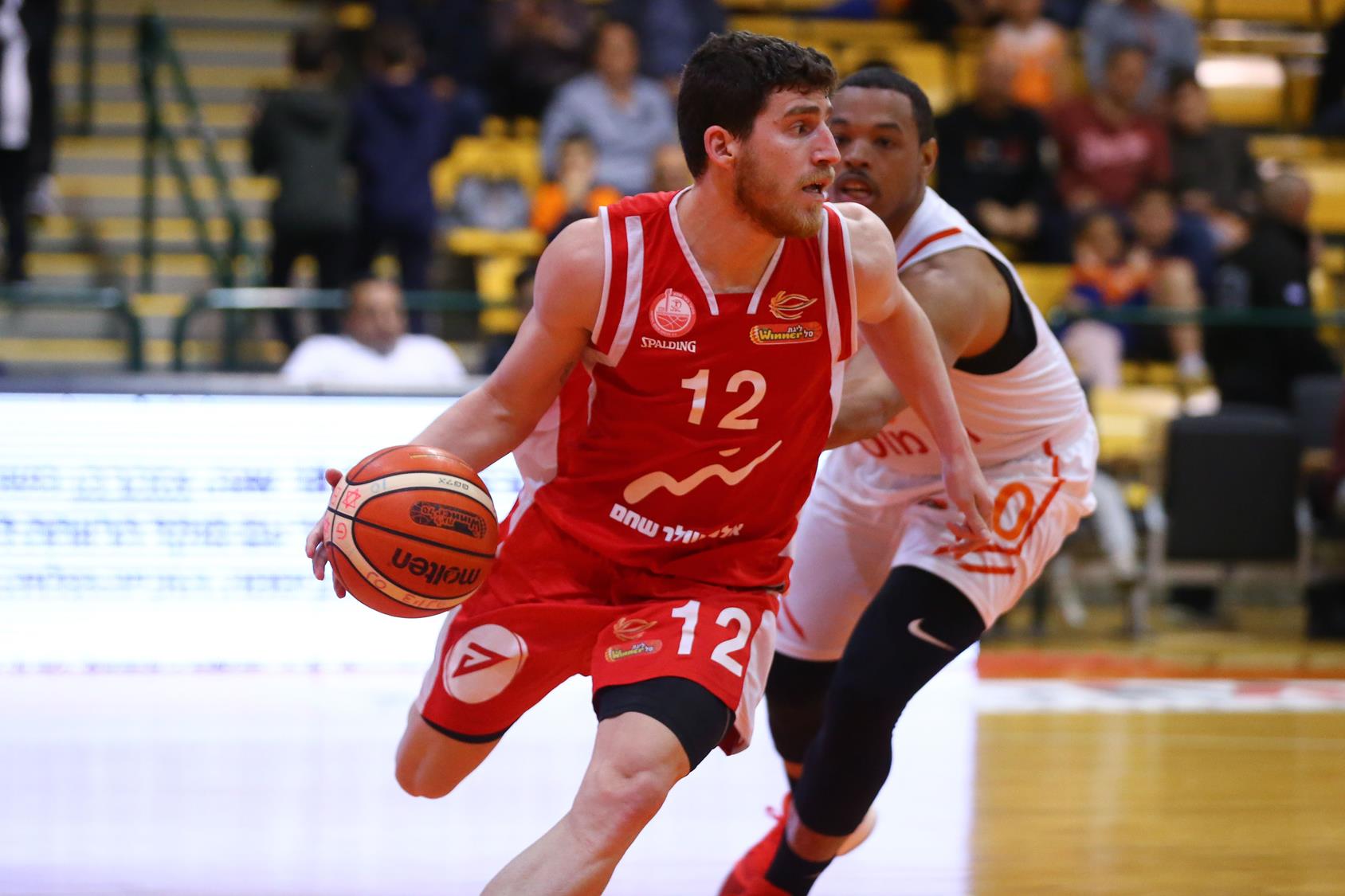 "מתגעגע לחטוף ולתת מכות על הפרקט"