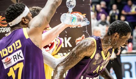 צפו: מני האריס כיכב בעוד ניצחון דרמטי