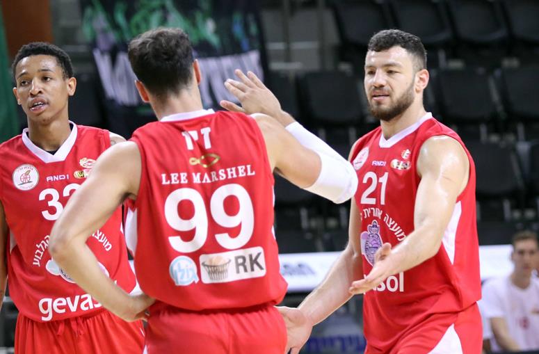 צפו: שיא קריירה לארצי נגד האקסית