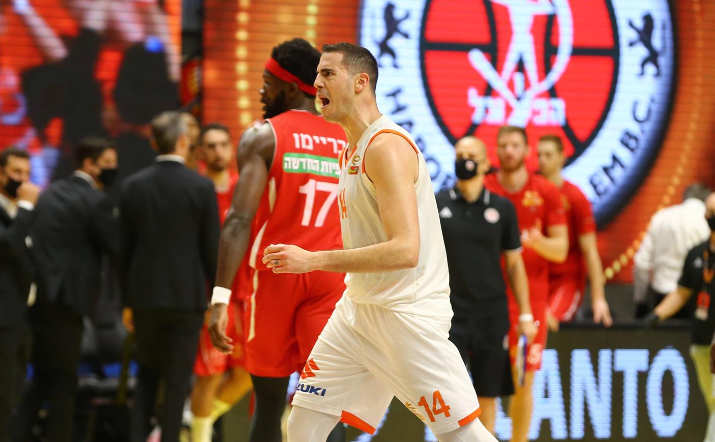 צפו: עוז בלייזר והכתומים עלו לגמר נוסף