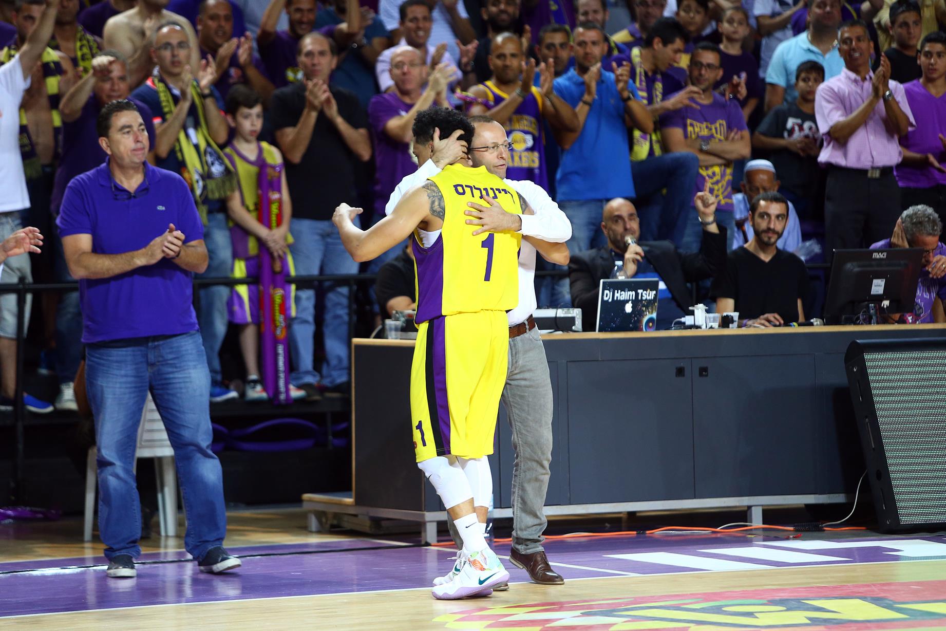 פעם שלישית גלידה: ריינולדס שוב סגול