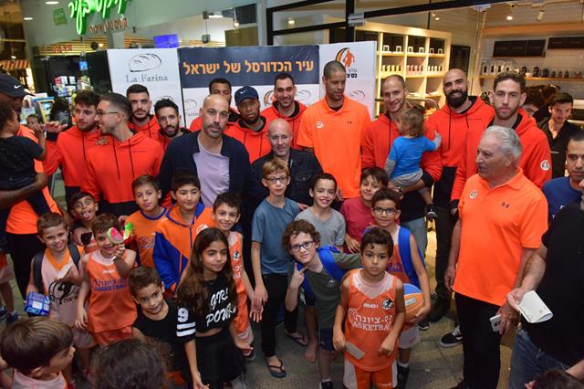 "זו זכות להביא את הכדורסל לשכונות"