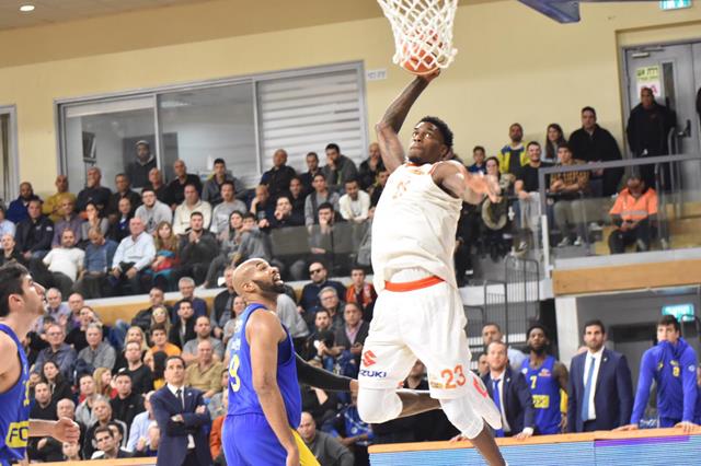 גביע: מכבי ראשל"צ הדיחה את האלופה