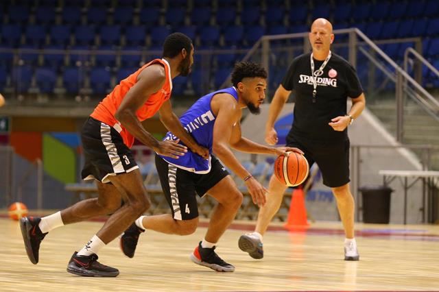 די.ג'יי שארפ מצטרף להפועל באר שבע