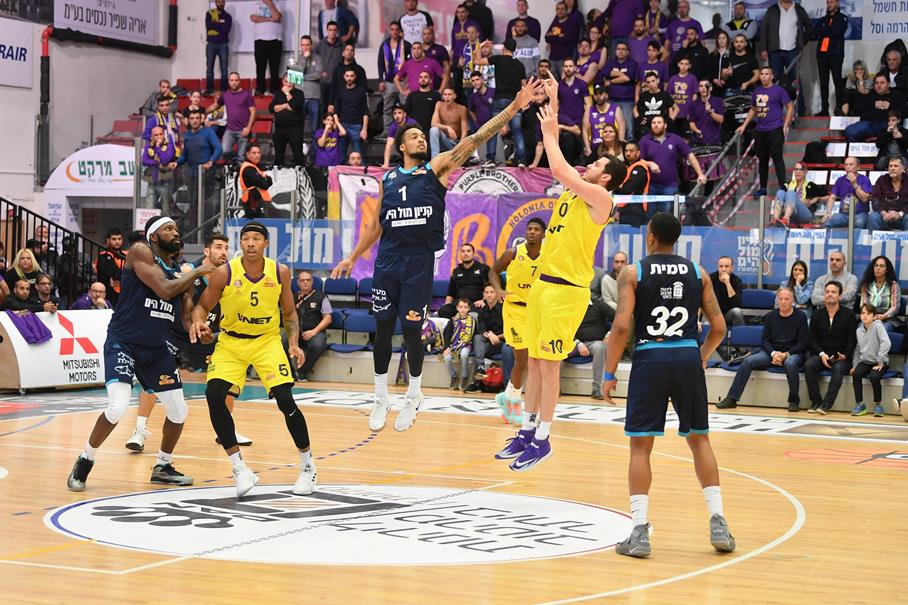 הערב: המוליכה מחפשת סוויפ באילת