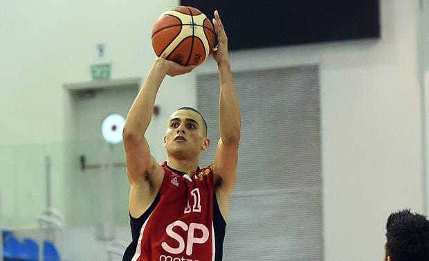 צפו: ים מדר שוב ניפץ את שיא הקריירה שלו