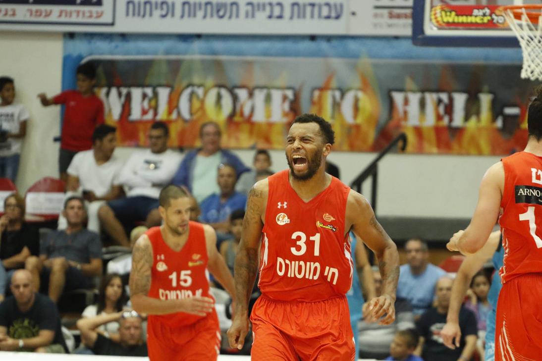 הערב: העולה החדשה מגיעה ללב המושבה