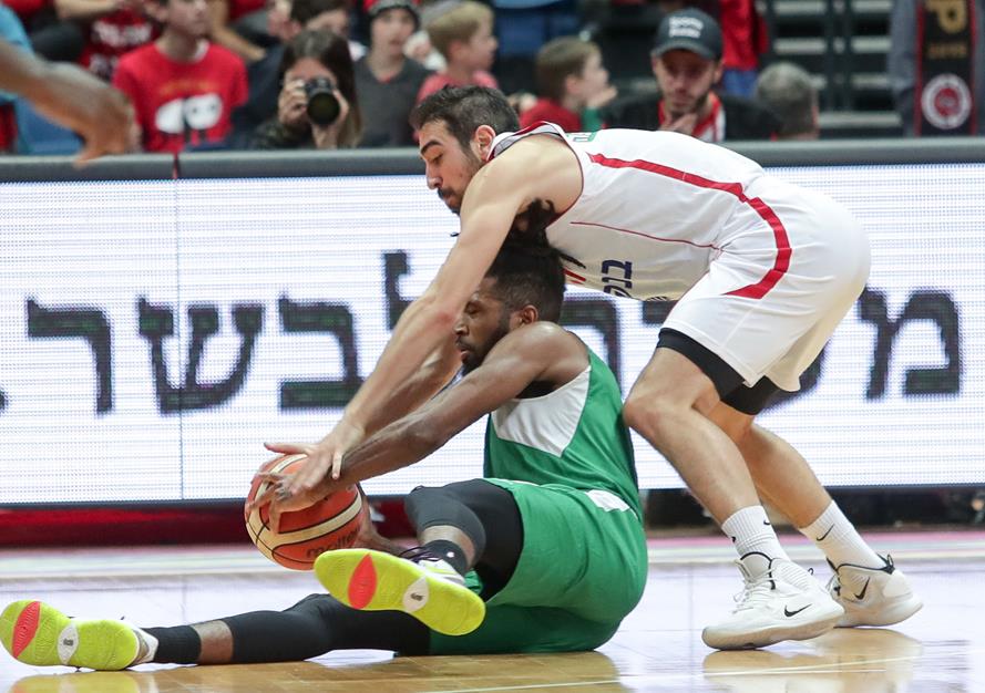 הערב: מחזיקת הגביע יוצאת לרוממה