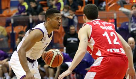 צפו: 11 אסיסטים ללא איבוד לווטרס