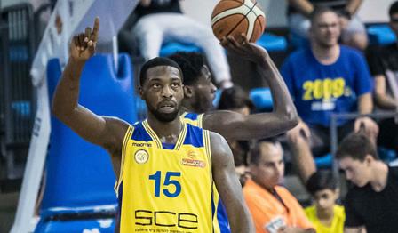 צפו: שבע שלשות לאלייז'ה ג'ונסון