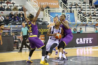 צ'מפיונס: מחזיקת הגביע נוצחה ביוון