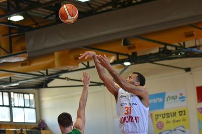 דקוואן קוק סידר לנס ציונה ניצחון היסטורי