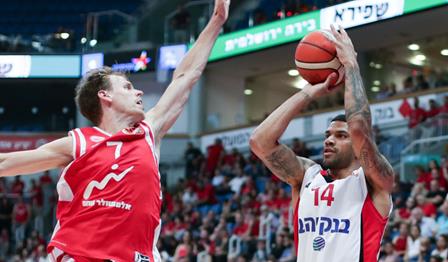 צפו: ג'יימס פלדין נכנס לפלייאוף לוהט