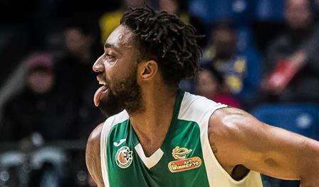 צפו: תצוגת שלשות מרשימה לג'יימס יאנג