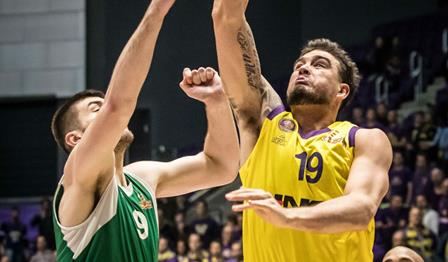 צפו: ג'ו אלכסנדר מתחמם לקראת הנבחרת