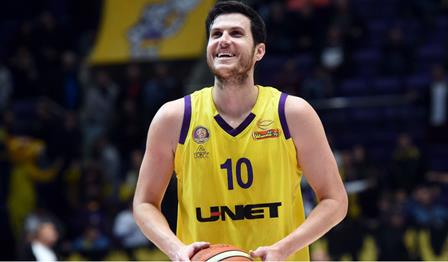 צפו: פניני התחמם לפני המפגש עם האקסית