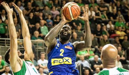 צפו: קווינסי אייסי בכושר מפלצתי