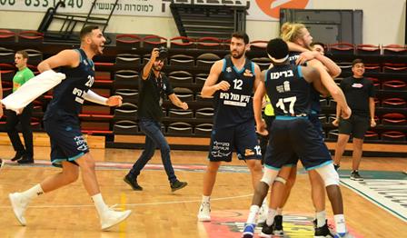 עם הבאזר: שולדבראנד הוריד את הרצליה