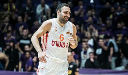 הערב: העולה החדשה מגיעה ללב המושבה