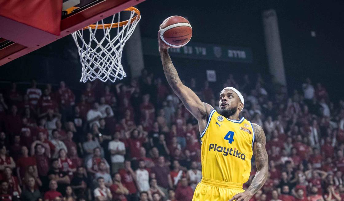 צפו: לורנזו בראון הוסיף עוד תואר לארון