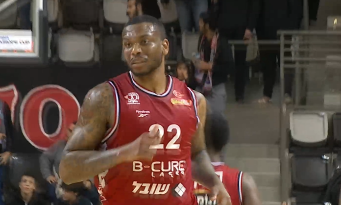 צפו: שליטה של שון ג'ונס מתחת לסלים