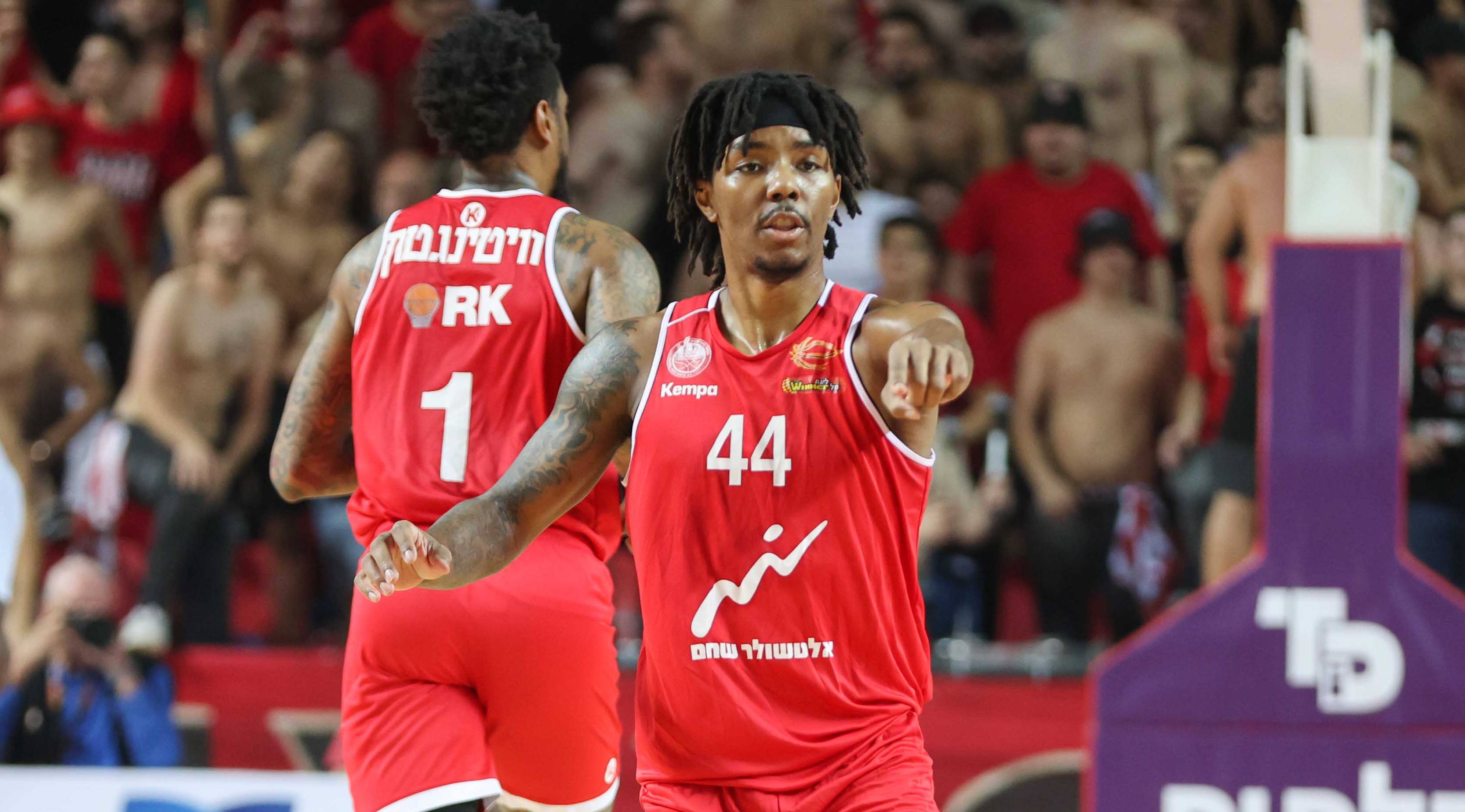 צפו: קאליל אמאד השתלט על המצעד