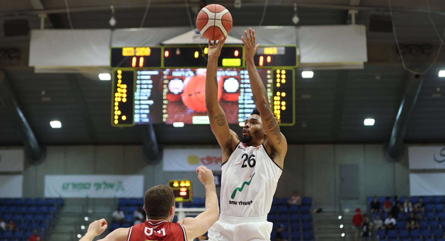 צפו: בן מור בכושר יוצא מן הכלל