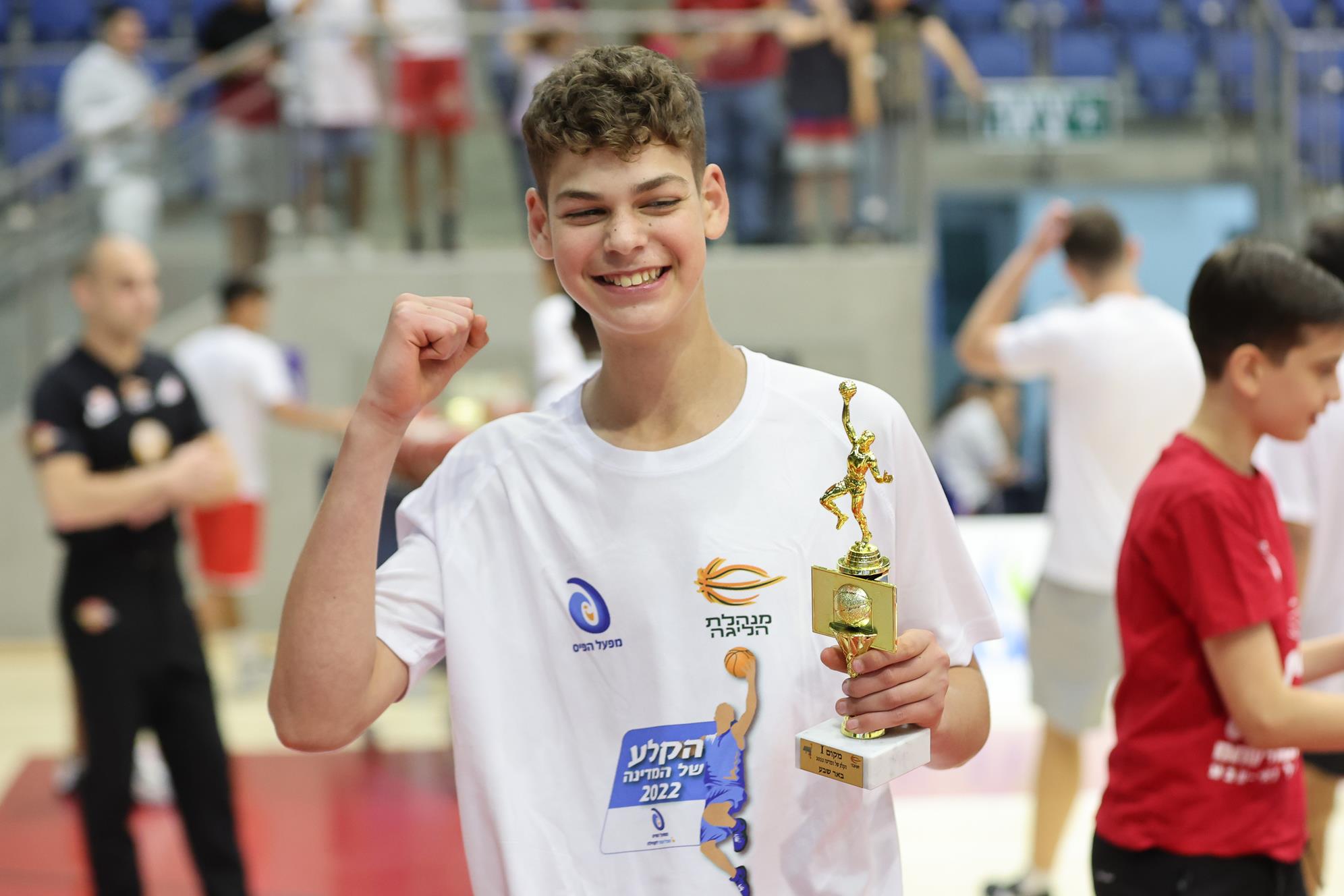 "הקלע של המדינה": אגוזי עלה בסטייל