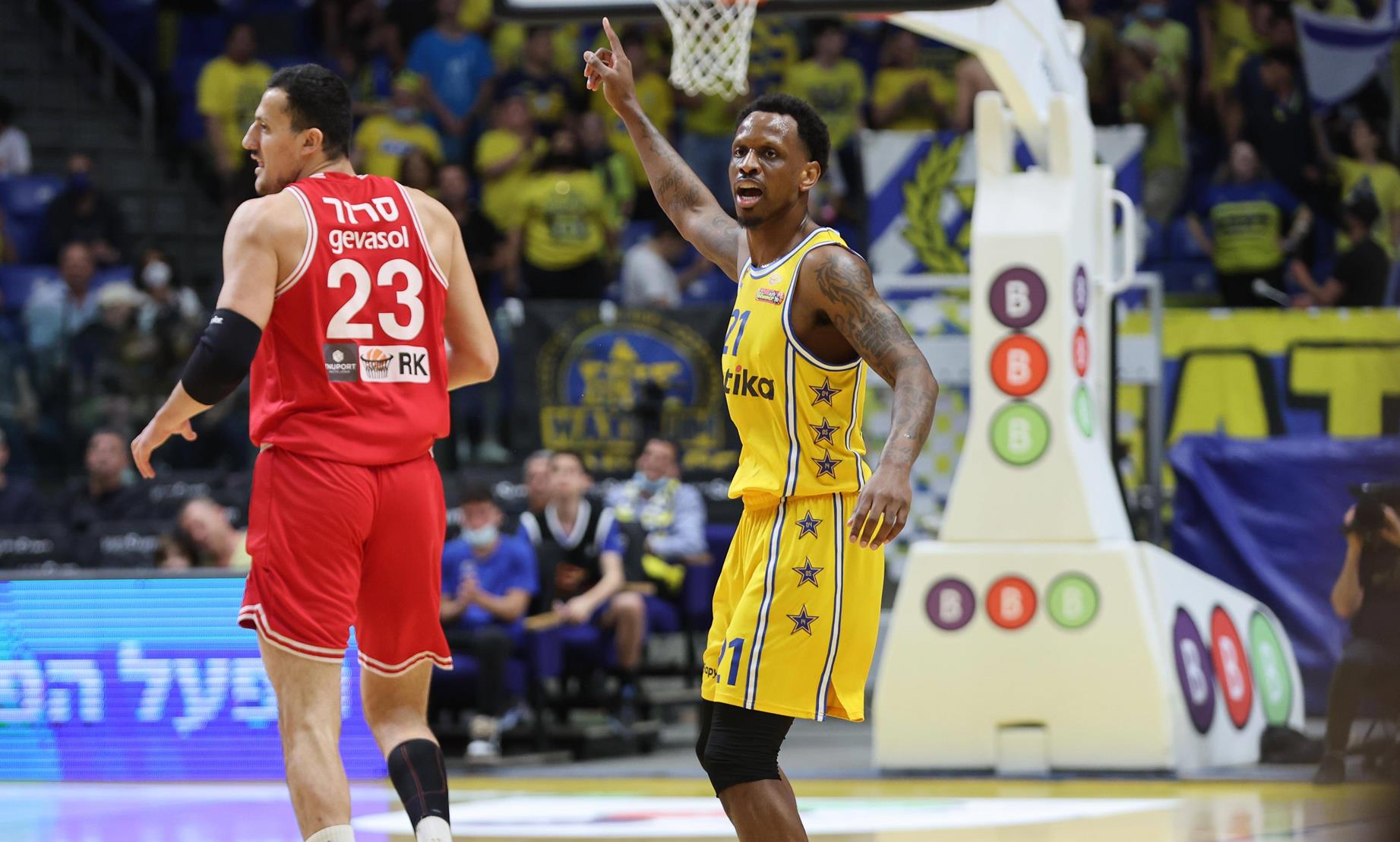 צפו: ג'יימס ננאלי חימם את הידית