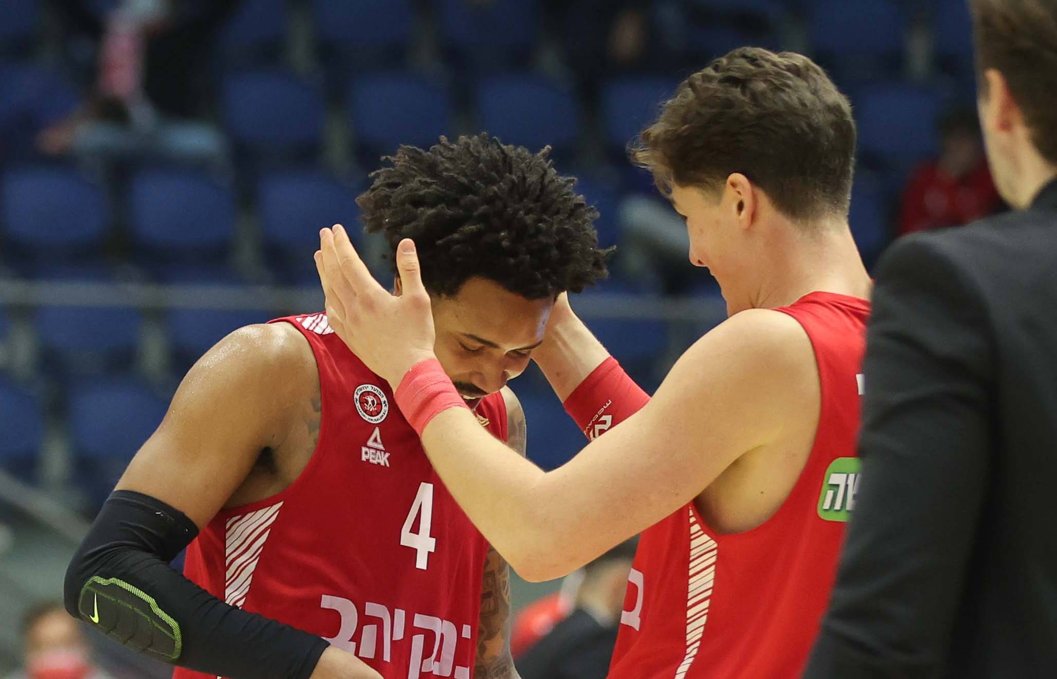 צפו: אדאמס וירושלים התאוששו בקונכיה