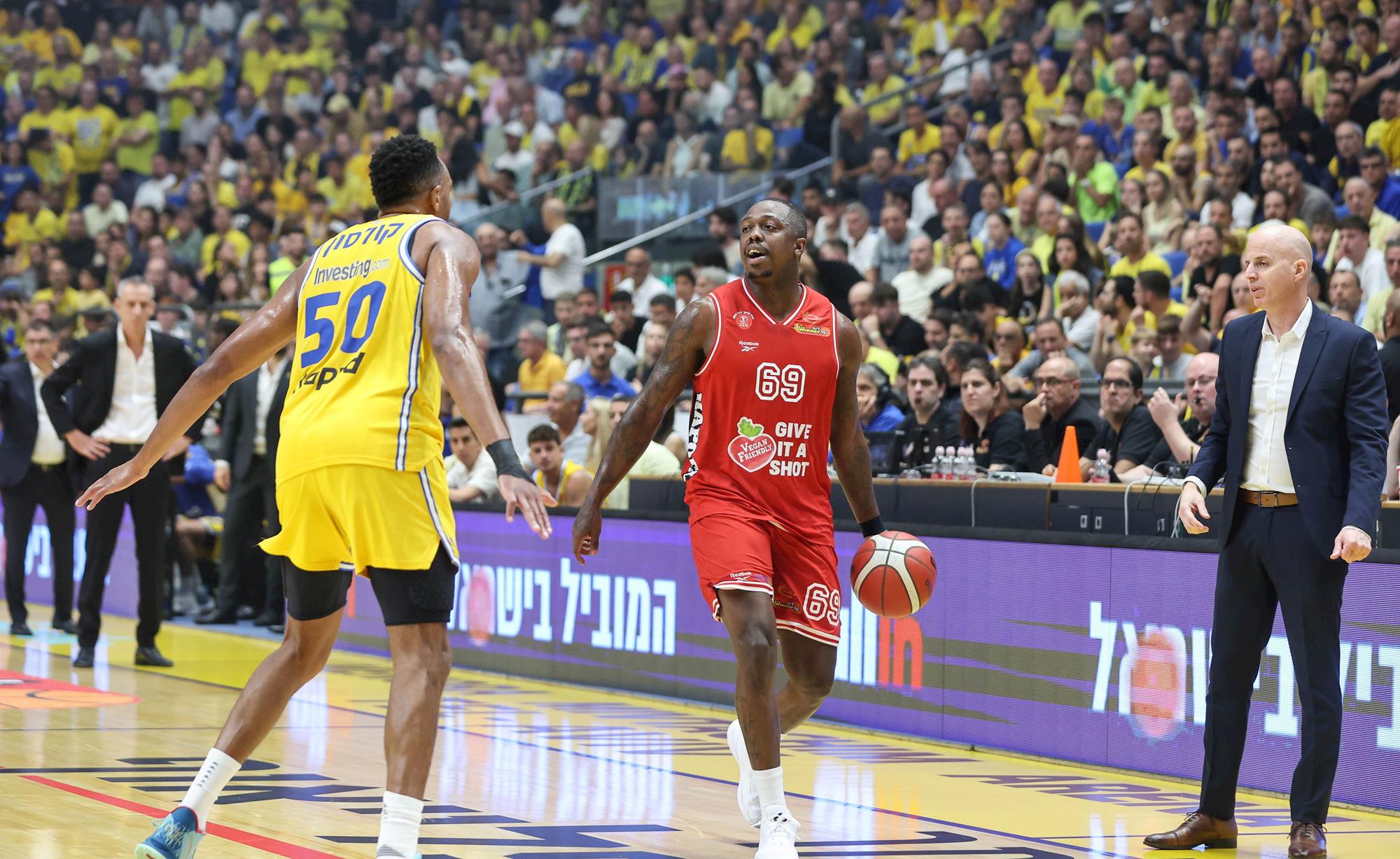 צפו: הופעה אישית גדולה של ג'ייקובן בראון