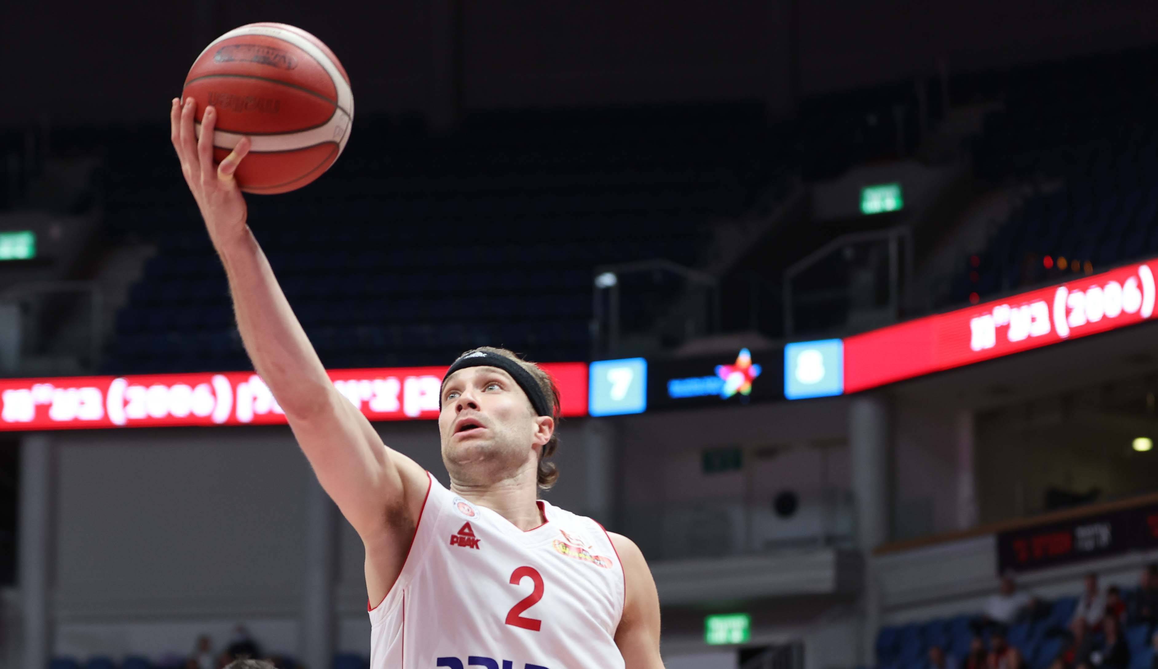 צפו: וורקמן פתח את הבית העליון בסערה