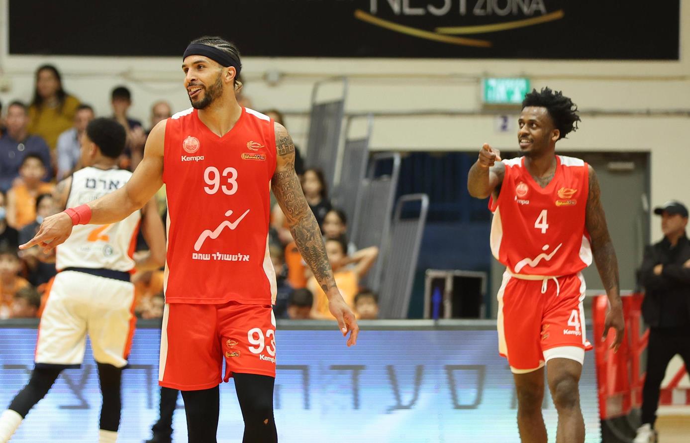 צפו: שיתוף פעולה נפלא בין בלייקני לדמפס