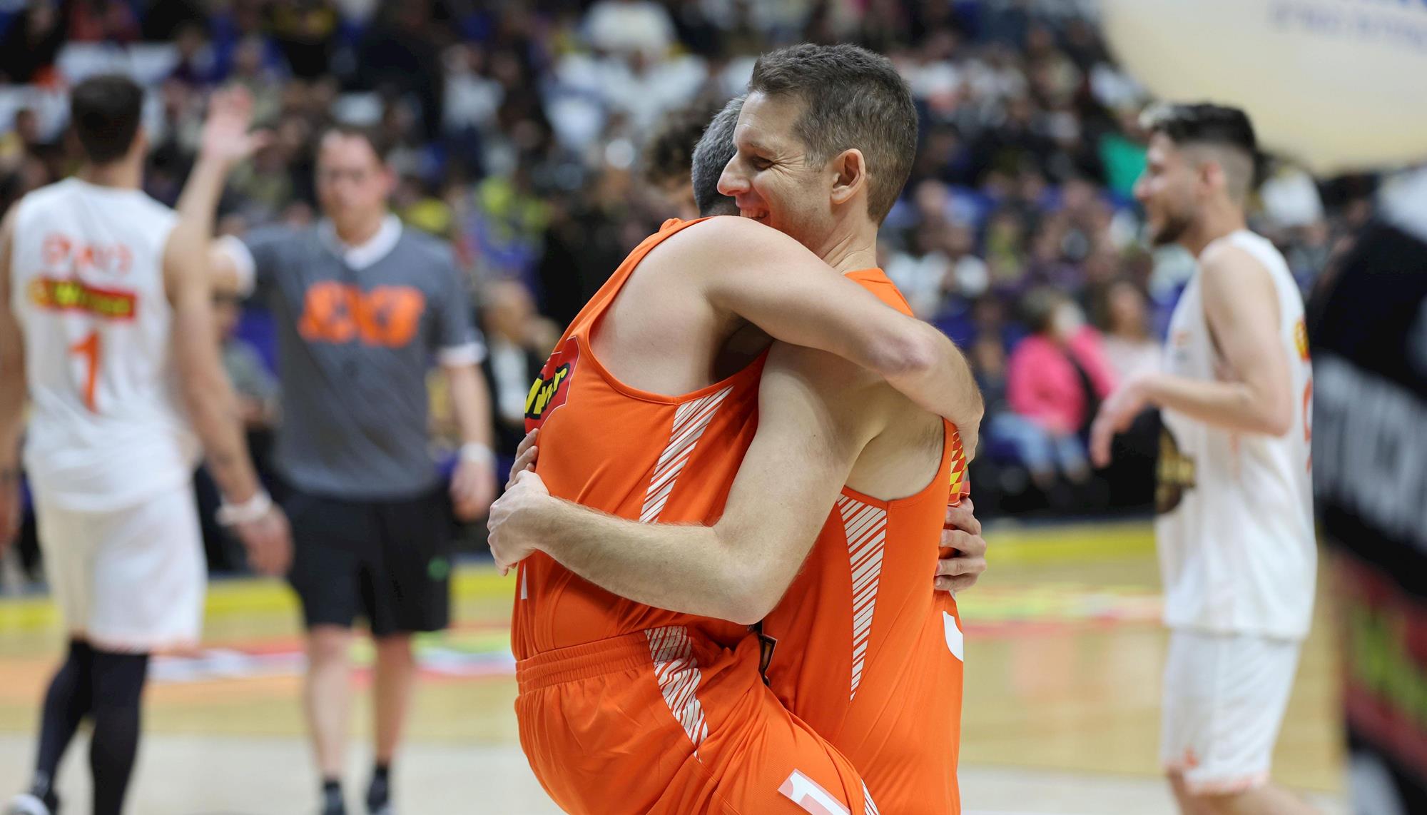 צפו: עודד הלפרין התחפש ליותם הלפרין